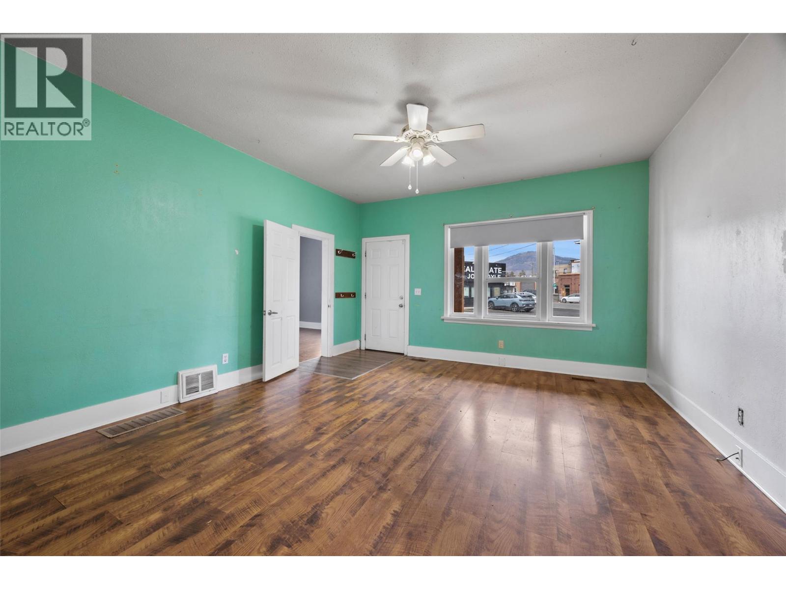 403 Mackenzie Avenue, Kamloops, British Columbia  V2B 3T5 - Photo 3 - 10397015