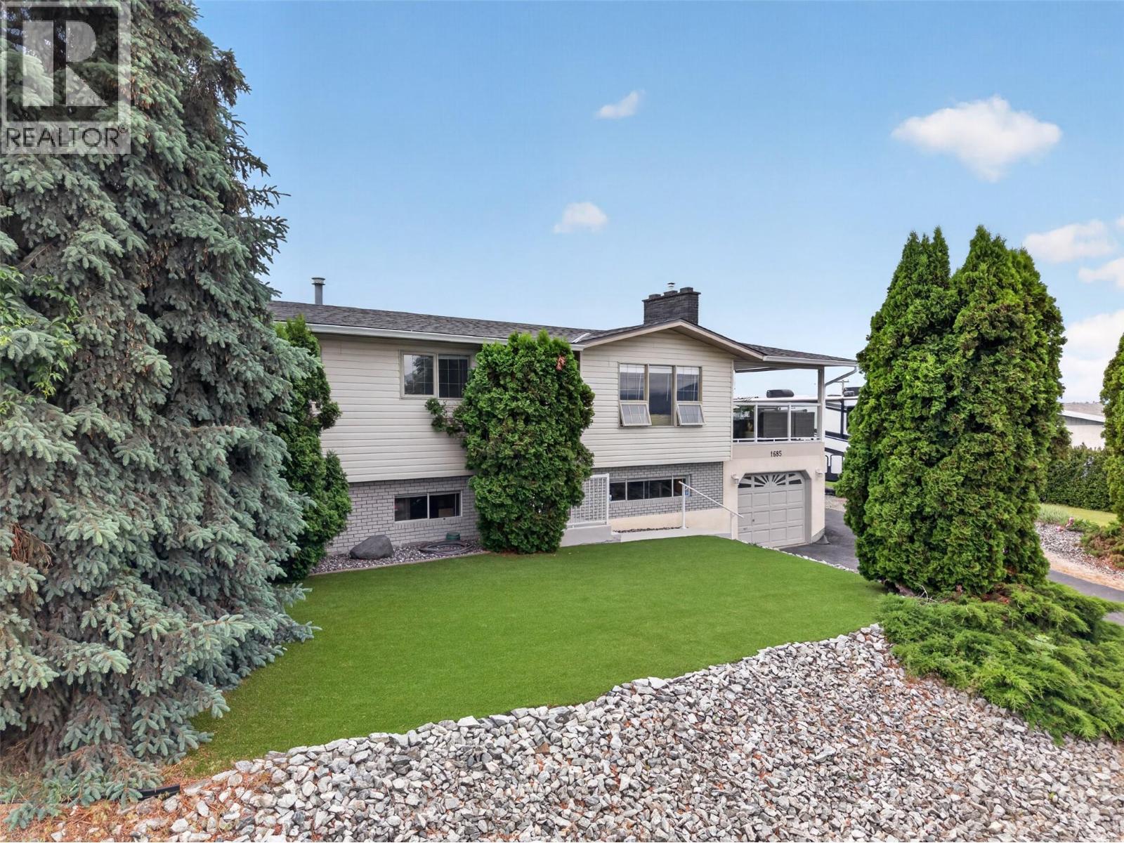 1685 Jonathan Road, Kelowna, British Columbia  V1P 1A7 - Photo 3 - 10399617