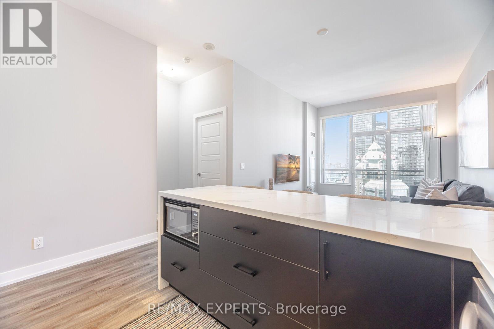 2207 - 28 Linden Street, Toronto, Ontario  M4Y 0A4 - Photo 11 - C13741680