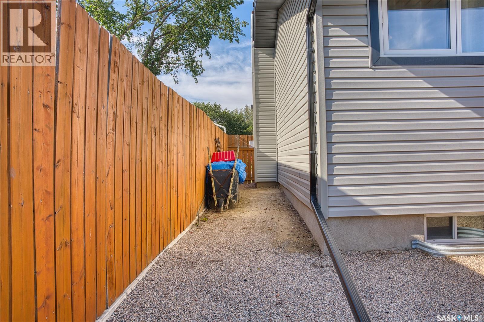 239 Rodenbush Drive, Regina, Saskatchewan  S4R 6X1 - Photo 20 - SK047455