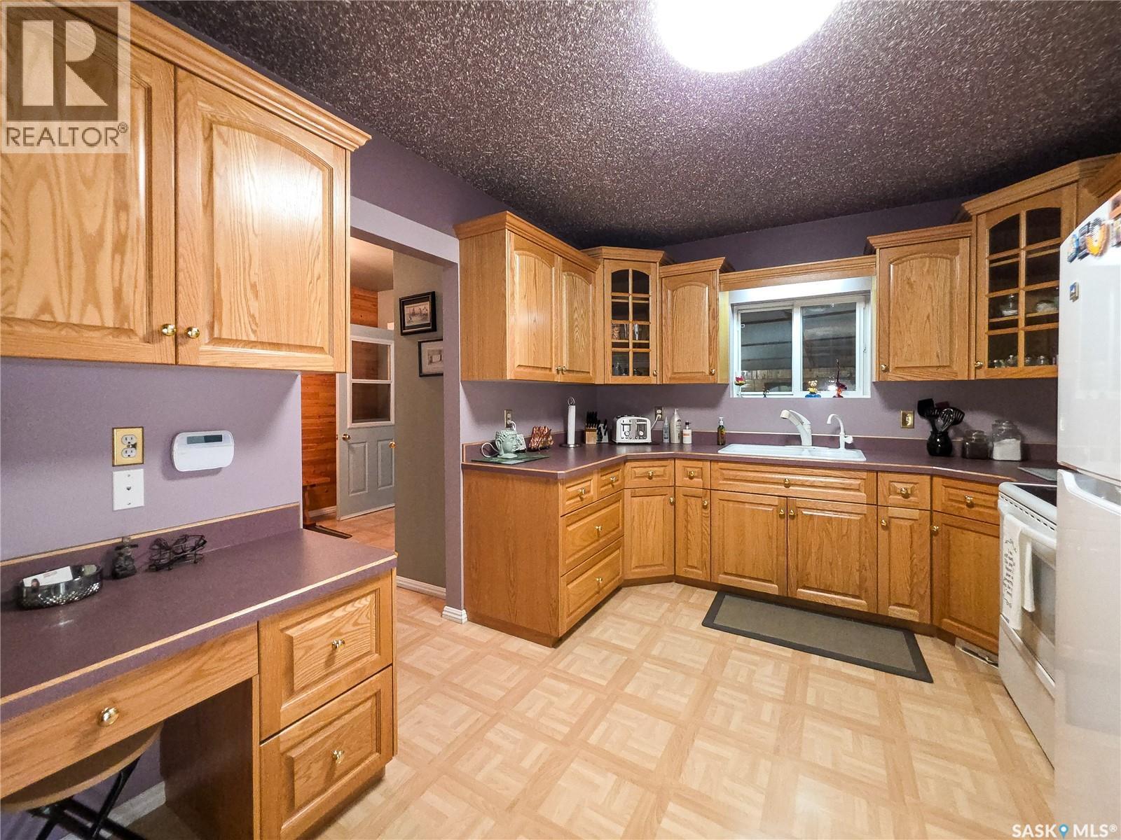 234 5th Avenue W, Melville, Saskatchewan  S0A 2P0 - Photo 28 - SK047261