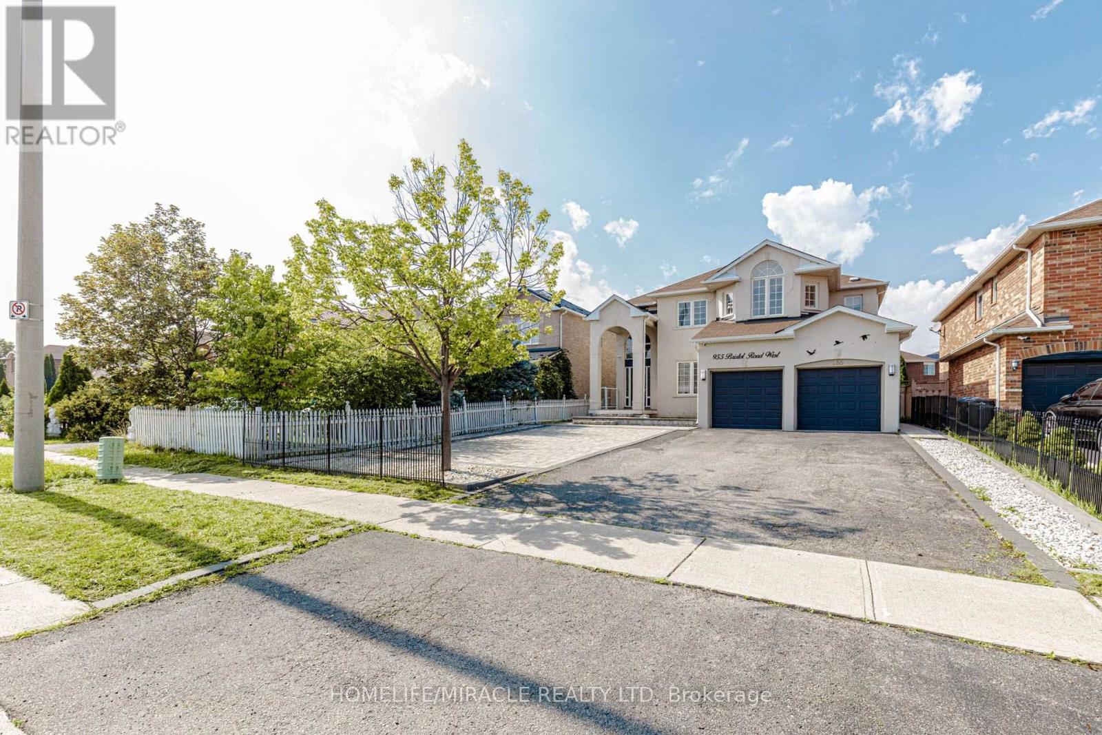 955 Bristol Road W, Mississauga, Ontario L5V 2N9 - Photo 2 - W13740798