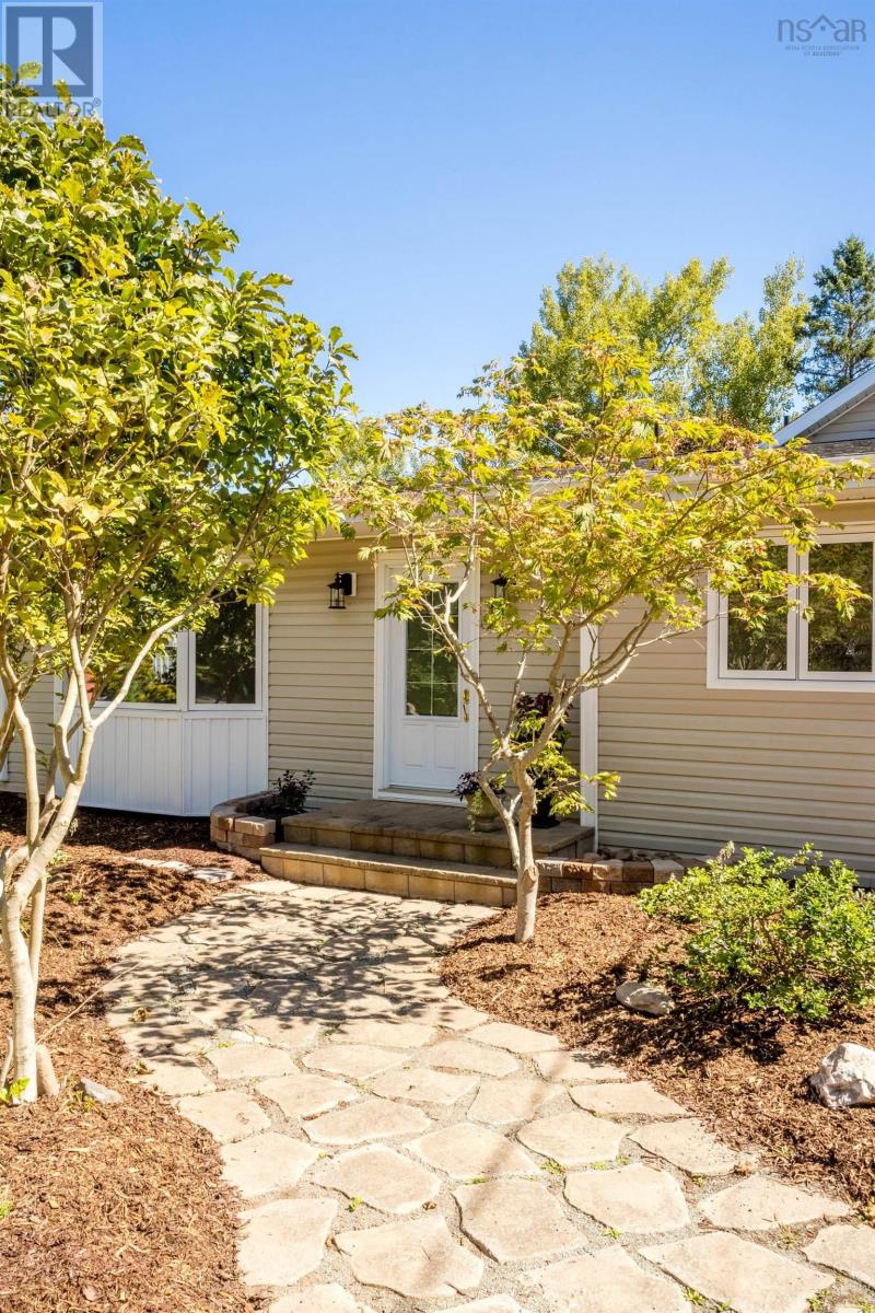 1 Sylvan Drive, Wolfville, Nova Scotia  B4P 1X6 - Photo 3 - 202622292