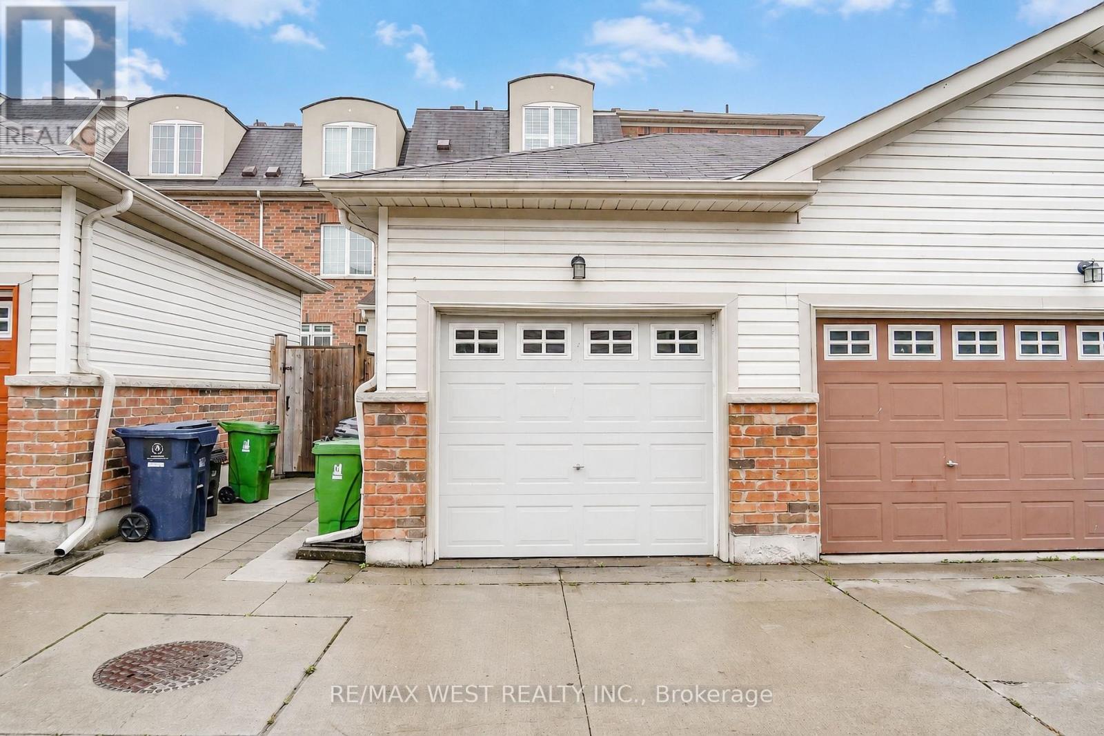 221 Isaac Devins Boulevard, Toronto, Ontario  M9M 0B6 - Photo 11 - W13741382