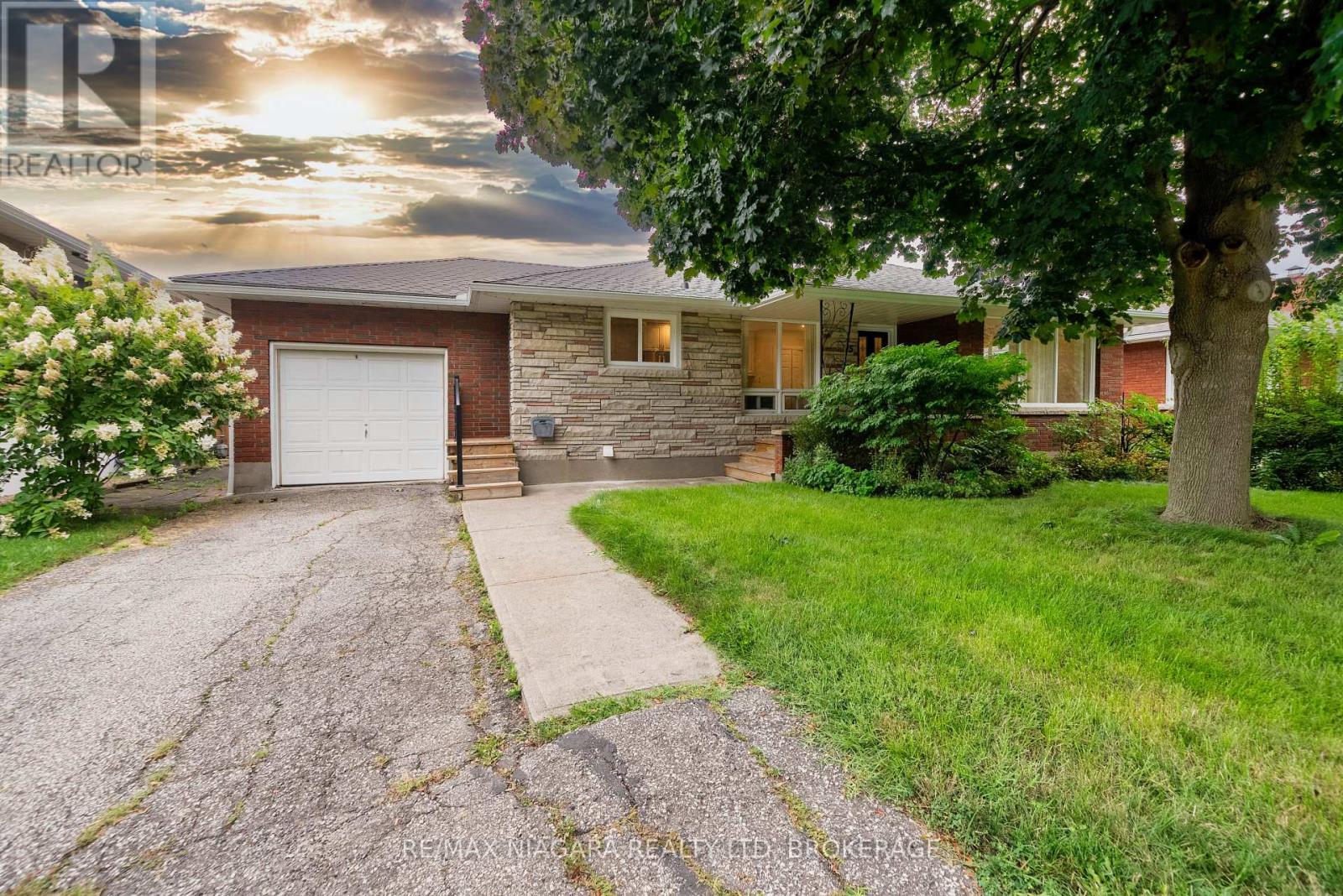 15 Springbank Drive, St. Catharines (Ridley), Ontario  L2S 2K1 - Photo 1 - X13741816