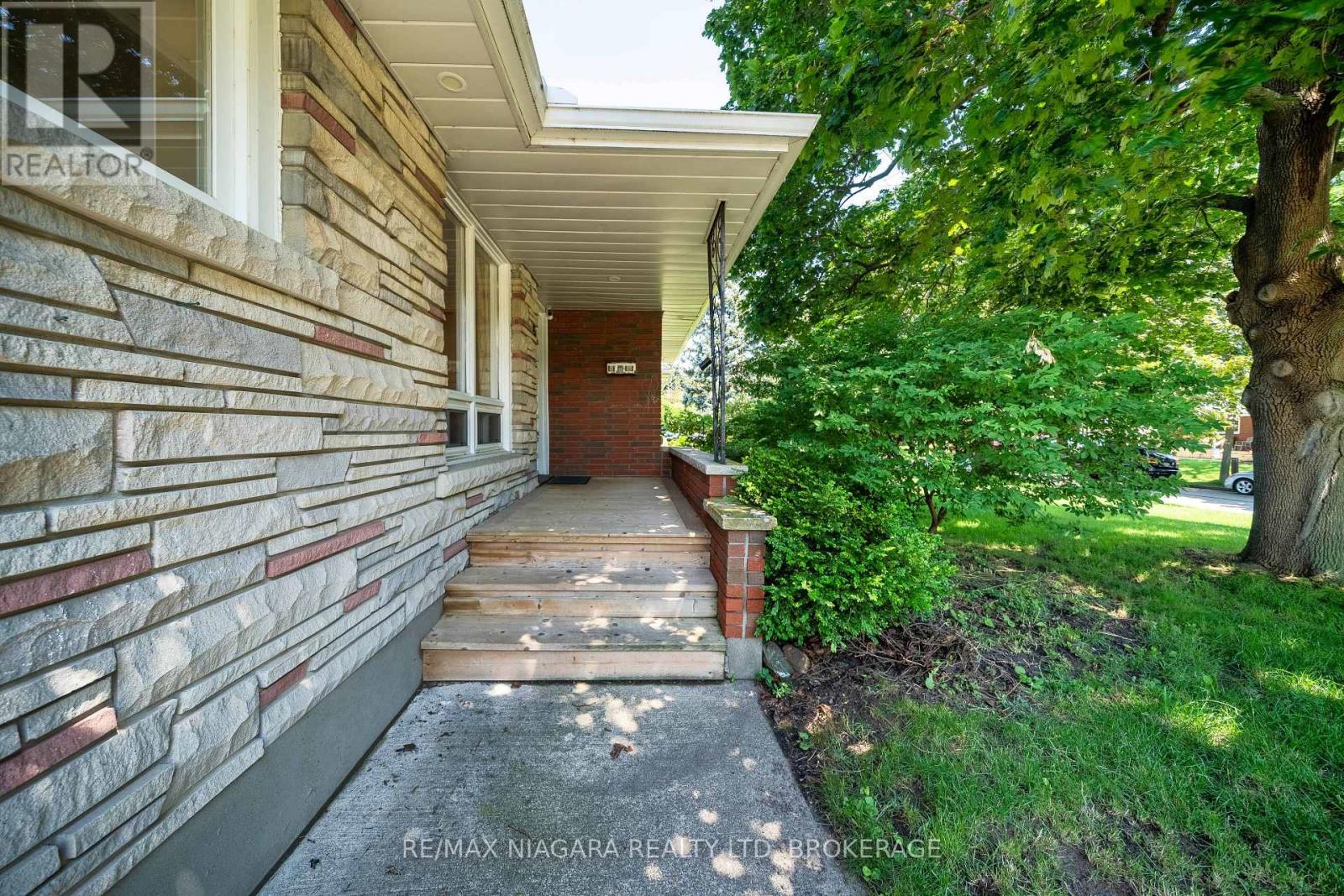 15 Springbank Drive, St. Catharines (Ridley), Ontario  L2S 2K1 - Photo 42 - X13741816