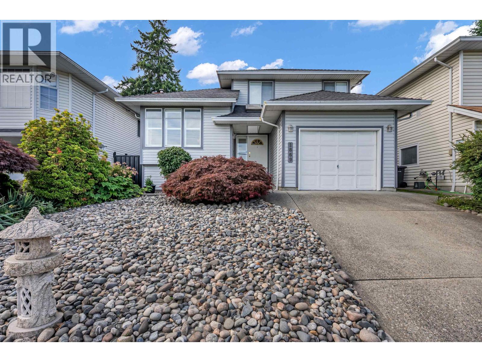 1869 HARBOUR STREET, port coquitlam, British Columbia