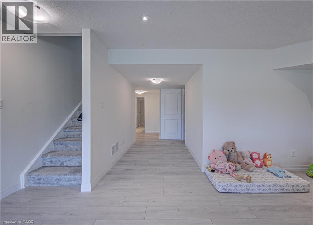 9 Queensbrook Crescent, Cambridge, Ontario  N1S 0E5 - Photo 26 - 40860224