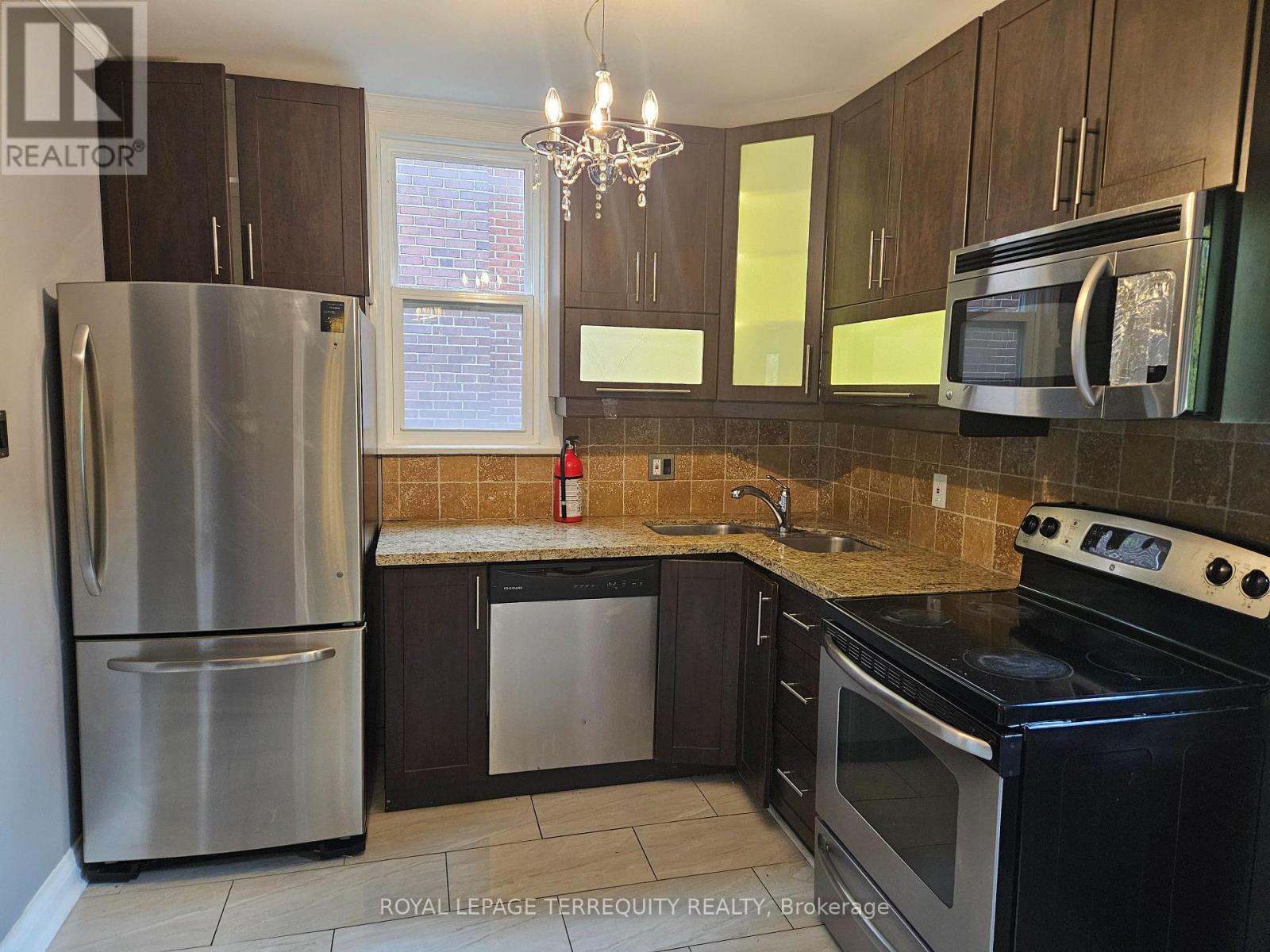 319 Lawrence Avenue W, Toronto, Ontario  M5M 1B5 - Photo 11 - C13741776