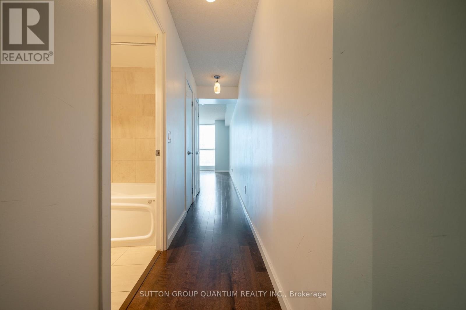 904 - 8 York Street, Toronto, Ontario  M5J 2Y2 - Photo 2 - C13741854