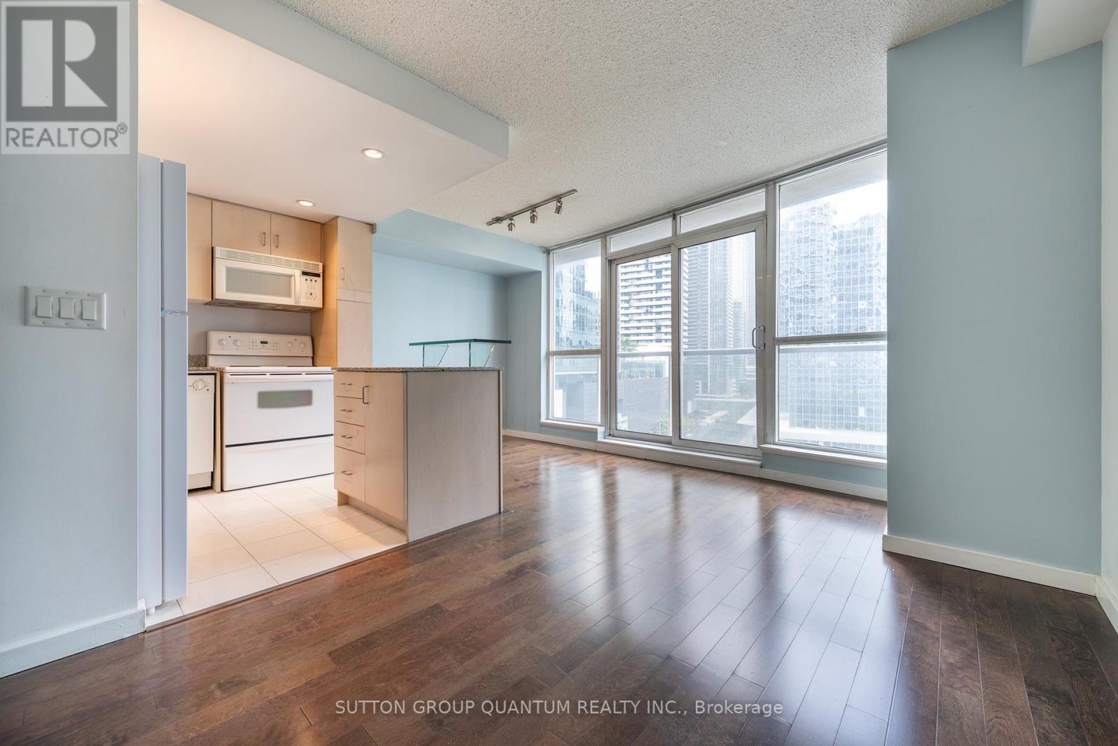 904 - 8 York Street, Toronto, Ontario  M5J 2Y2 - Photo 3 - C13741854