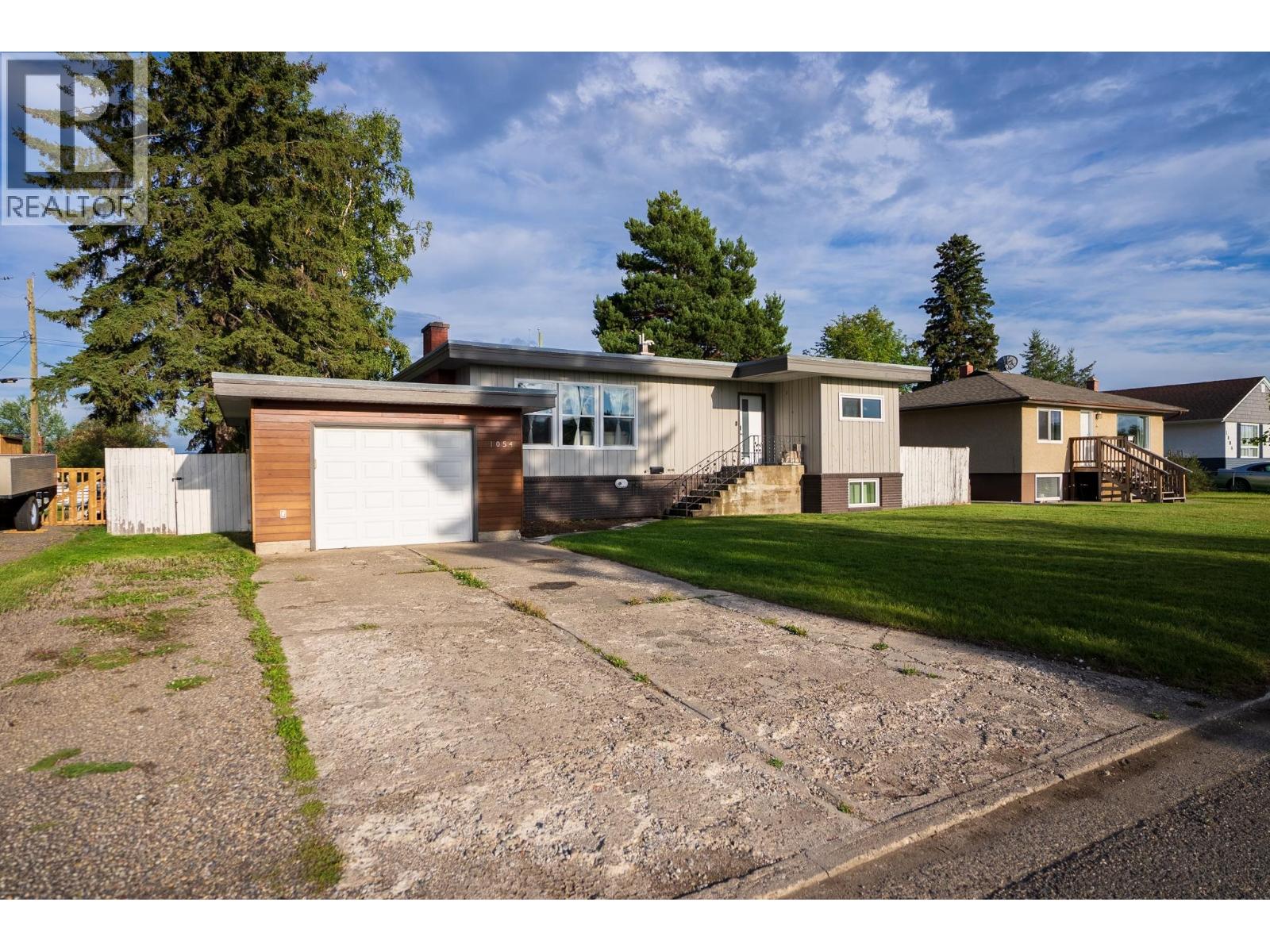1054 Harper Street, Prince George, British Columbia  V2M 2W9 - Photo 2 - R3161280
