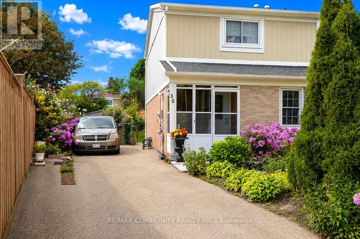 30 Stanbridge Court, Toronto, Ontario  M1B 2S5 - Photo 2 - E13741858