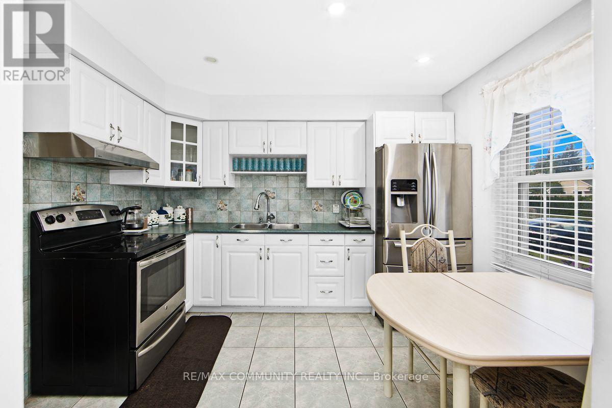 30 Stanbridge Court, Toronto, Ontario  M1B 2S5 - Photo 4 - E13741858