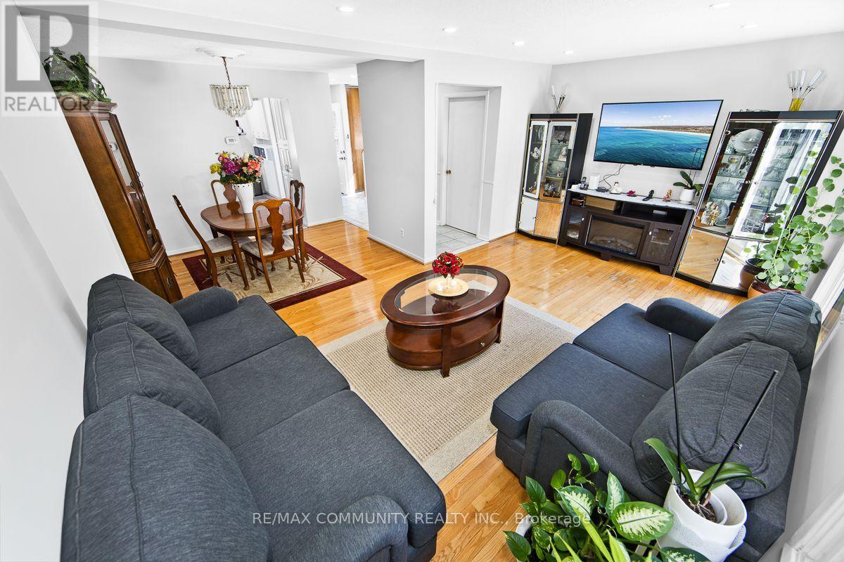 30 Stanbridge Court, Toronto, Ontario  M1B 2S5 - Photo 9 - E13741858