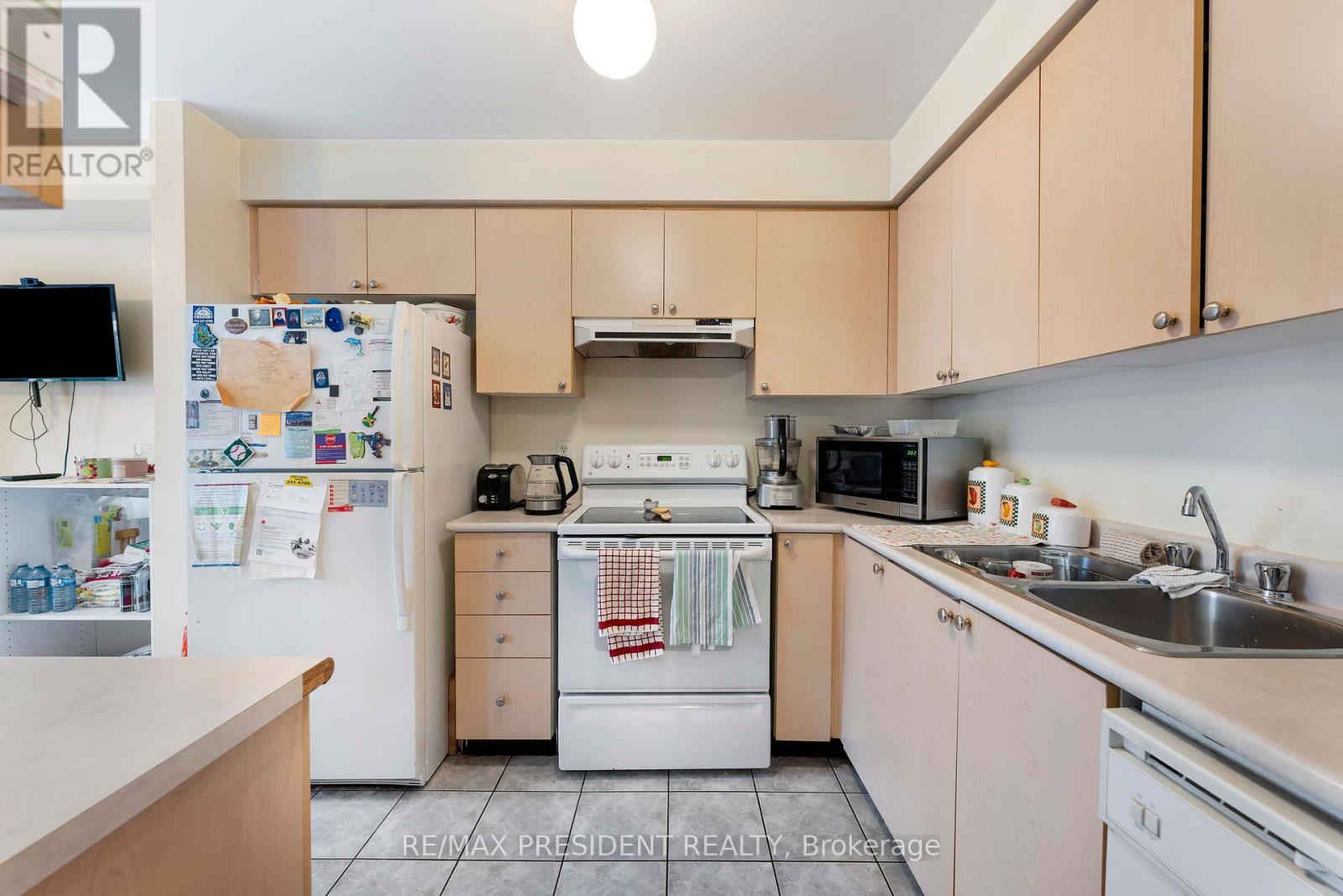 26 Mattari Court, Toronto, Ontario  M9W 7C6 - Photo 12 - W13741754