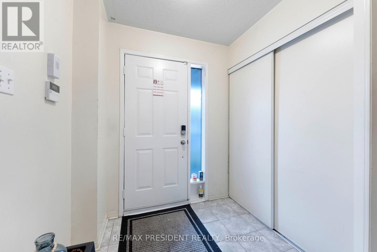 26 Mattari Court, Toronto, Ontario  M9W 7C6 - Photo 4 - W13741754