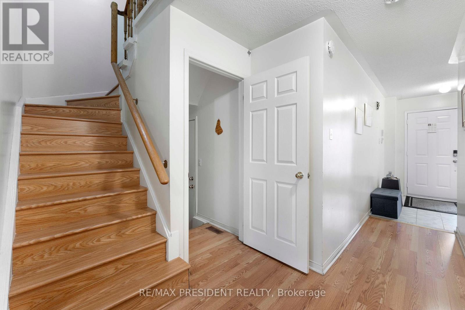 26 Mattari Court, Toronto, Ontario  M9W 7C6 - Photo 5 - W13741754