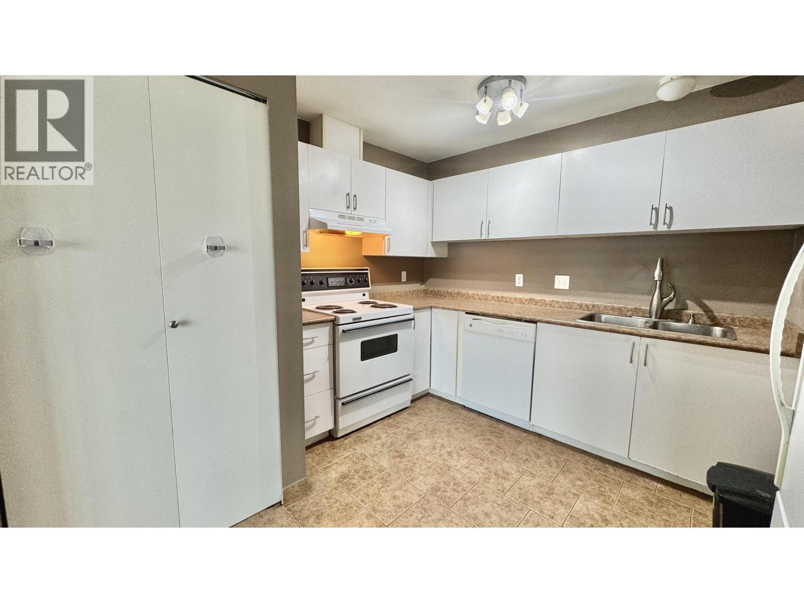403 2983 Cambridge Street, Port Coquitlam, British Columbia  V3B 7N7 - Photo 8 - R3161250