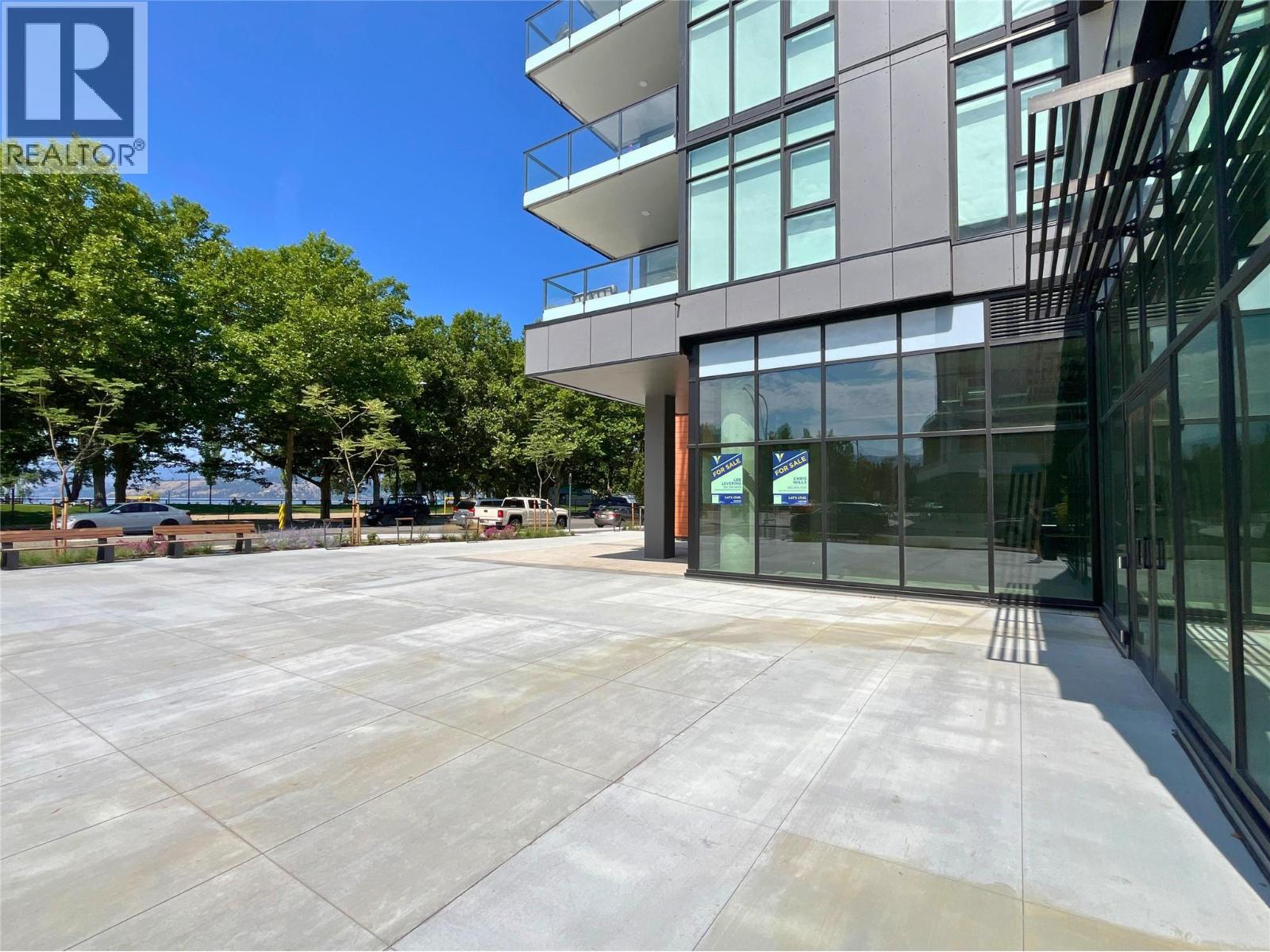 3413 Lakeshore Road Kelowna Photo 3