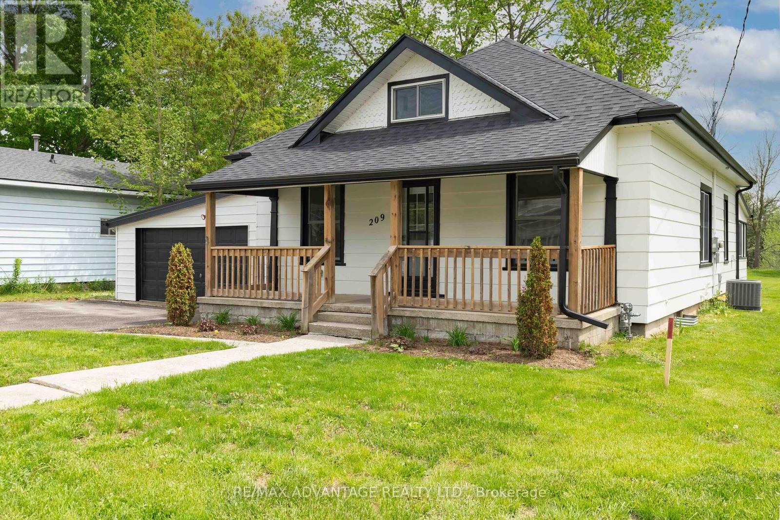 209 Victoria Street, Ingersoll, Ontario  N5C 2N2 - Photo 2 - X13742034