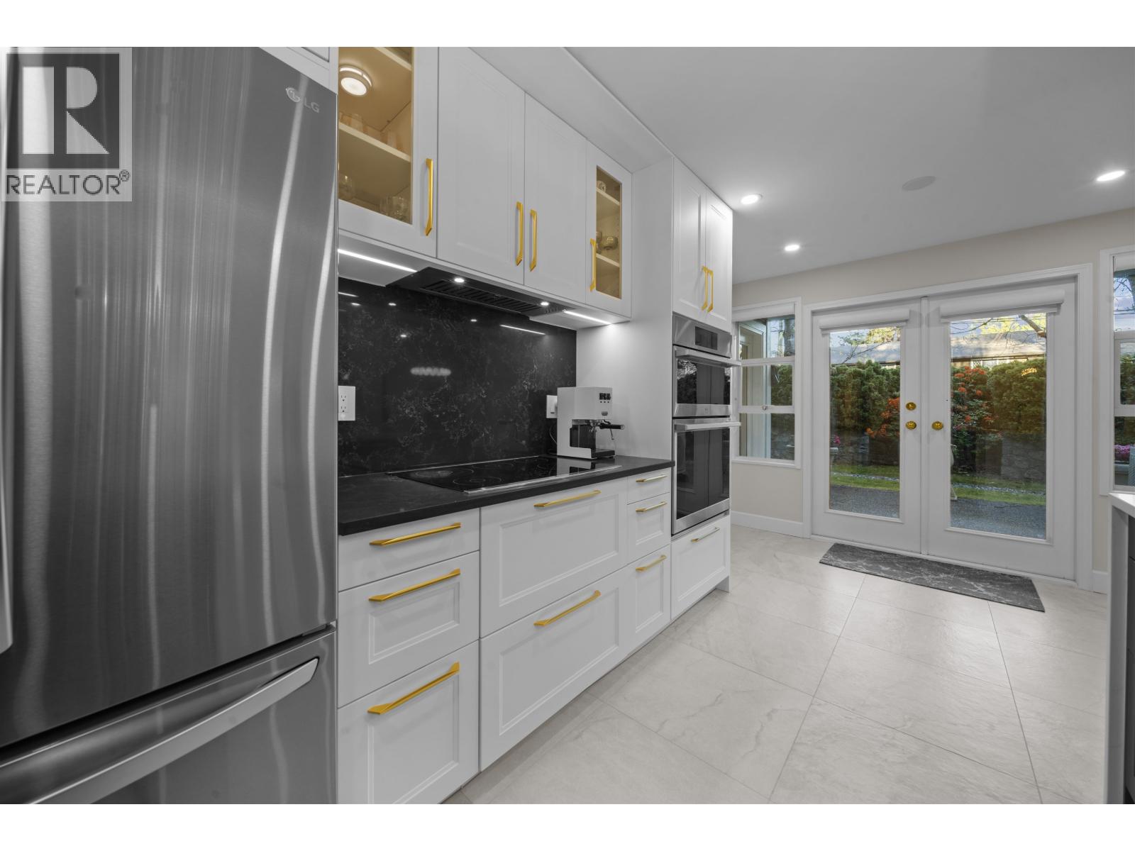 103 3399 Capilano Crescent, North Vancouver, British Columbia  V7R 4W7 - Photo 14 - R3125256