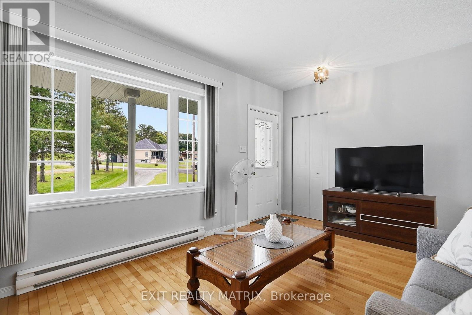 33 Frost Avenue, Hawkesbury, Ontario  K6A 2T4 - Photo 5 - X13742058