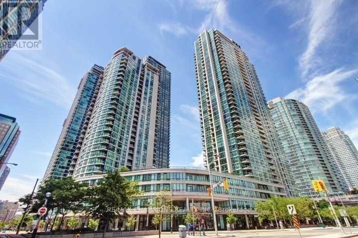 402 - 12 Yonge Street E, Toronto, Ontario  M5E 1Z9 - Photo 1 - C13742050