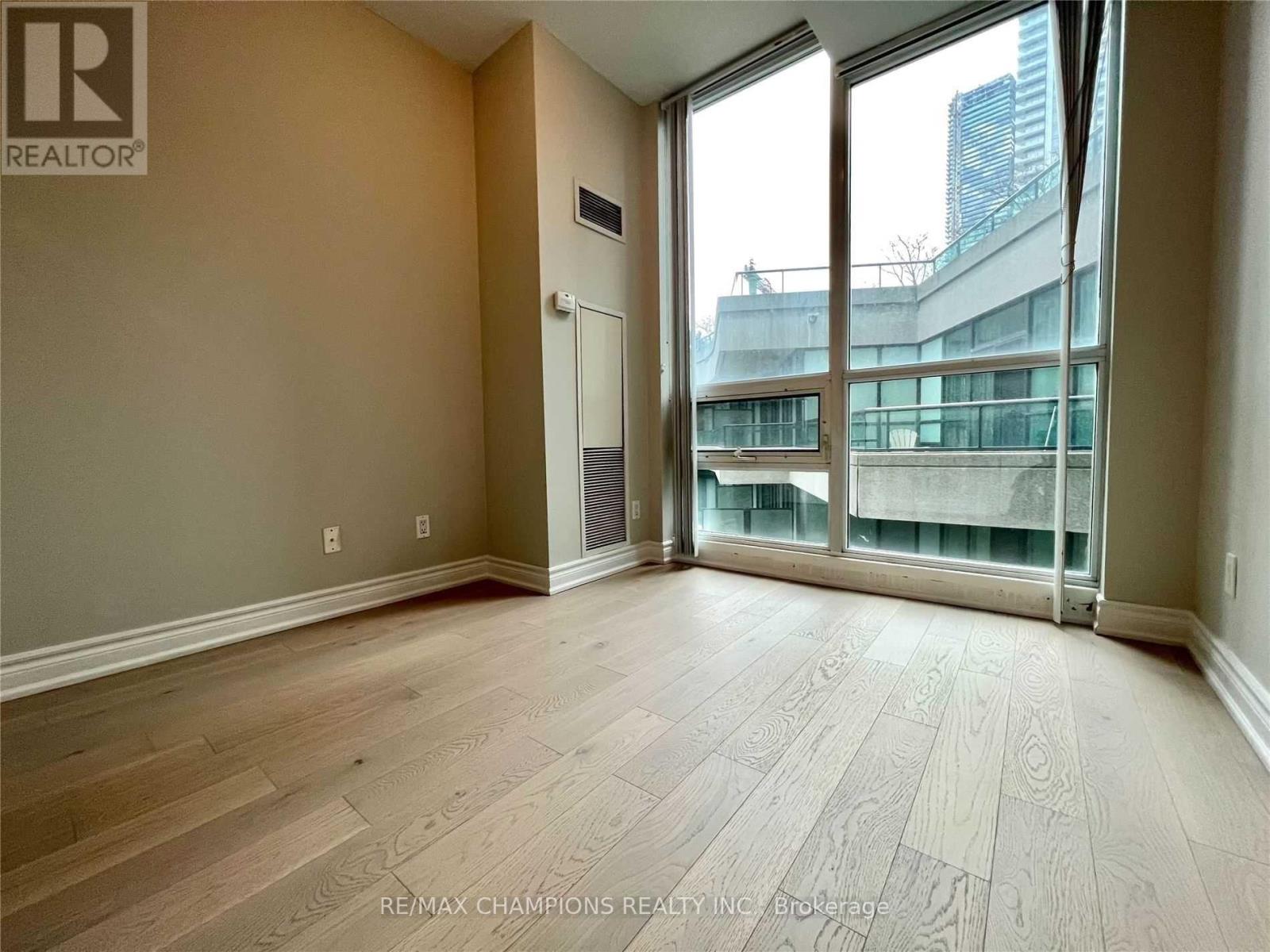 402 - 12 Yonge Street E, Toronto, Ontario  M5E 1Z9 - Photo 13 - C13742050