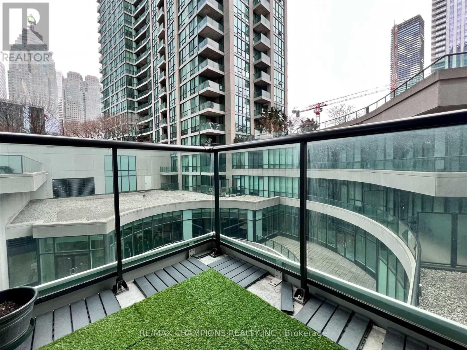 402 - 12 Yonge Street E, Toronto, Ontario  M5E 1Z9 - Photo 2 - C13742050
