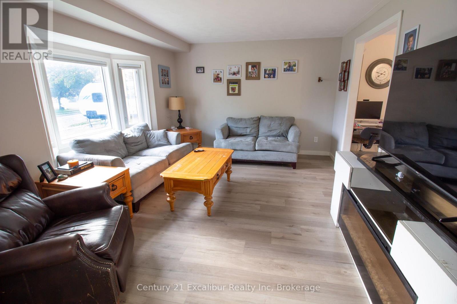 517 Shortreed Avenue, Centre Wellington, Ontario N1M 3H4 - Photo 2 - X13741876