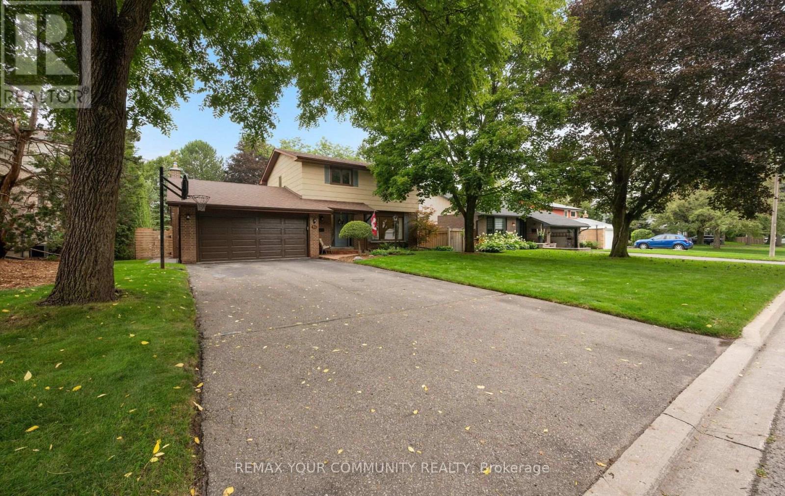 10 GLENVIEW DRIVE, Aurora, Ontario