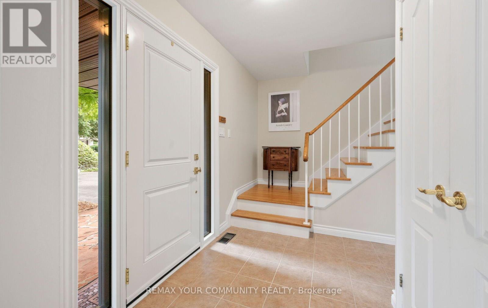 10 Glenview Drive, Aurora, Ontario  L4G 2G8 - Photo 4 - N13741898