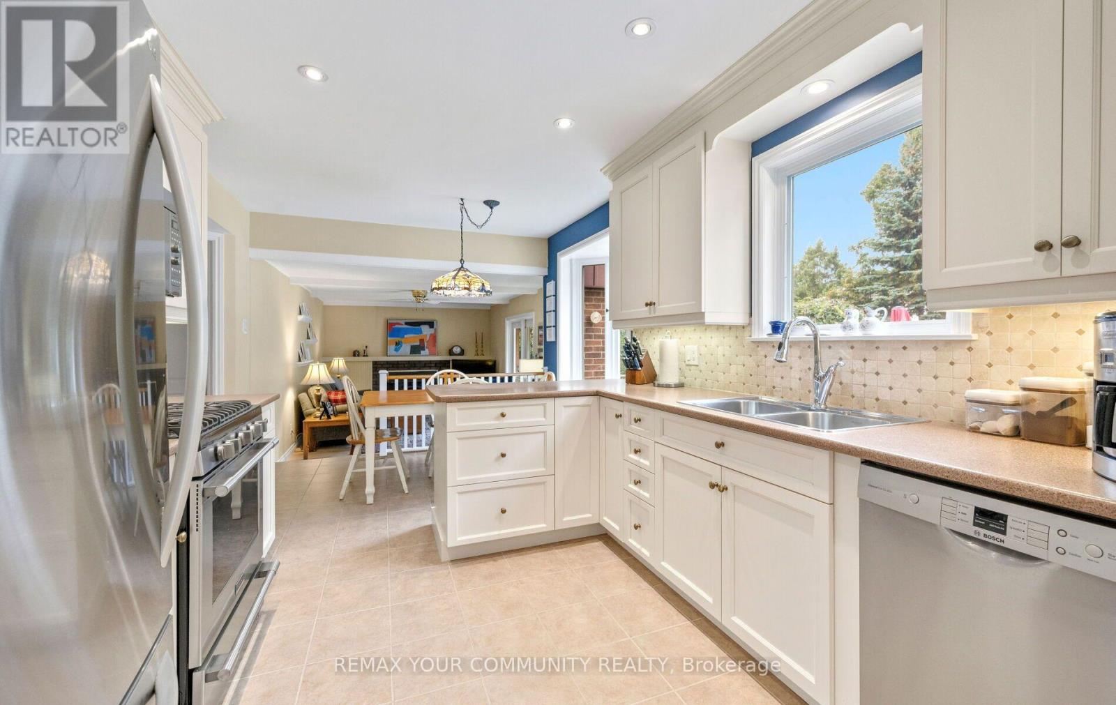 10 Glenview Drive, Aurora, Ontario  L4G 2G8 - Photo 6 - N13741898
