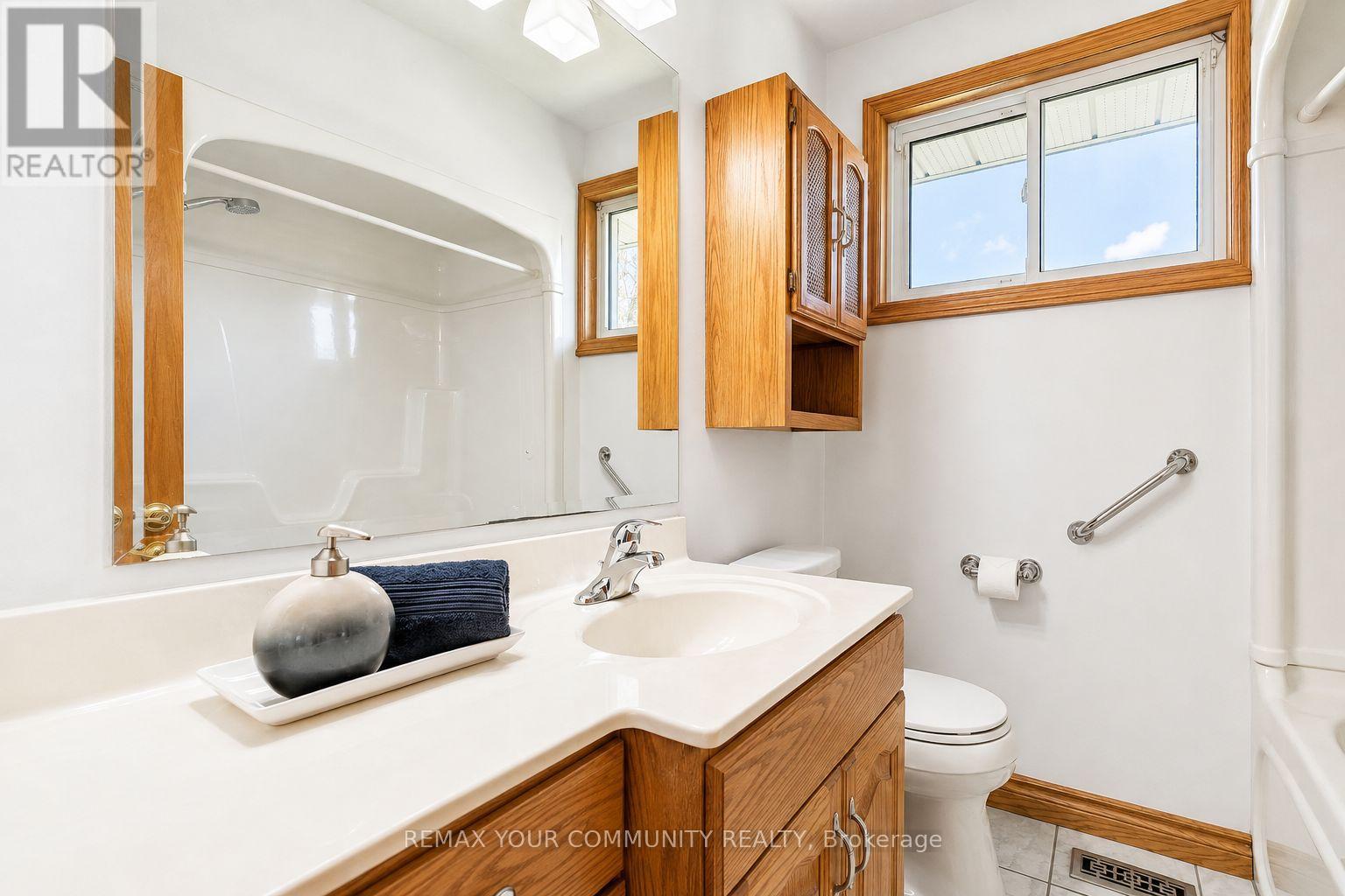 (Main Floor) - 212 Grove Street E, Barrie (Wellington), Ontario  L4M 2P9 - Photo 13 - S13742076