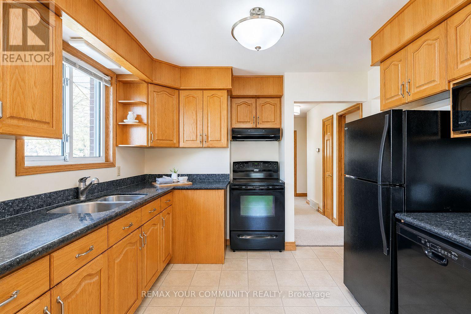 (Main Floor) - 212 Grove Street E, Barrie (Wellington), Ontario  L4M 2P9 - Photo 3 - S13742076