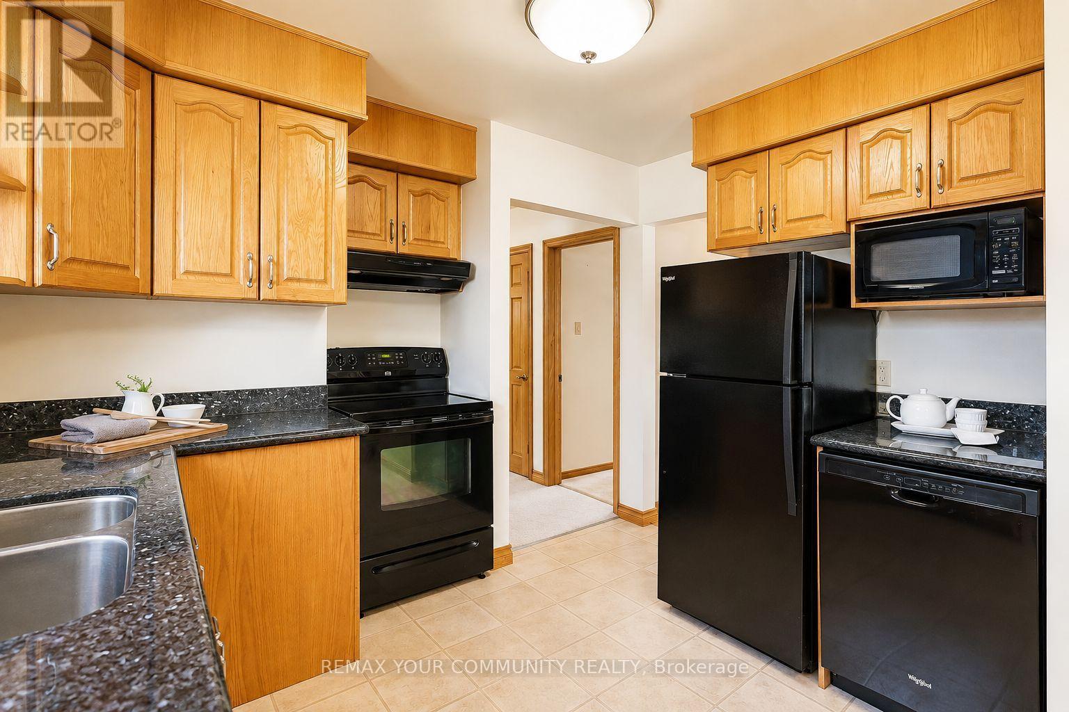 (Main Floor) - 212 Grove Street E, Barrie (Wellington), Ontario  L4M 2P9 - Photo 4 - S13742076