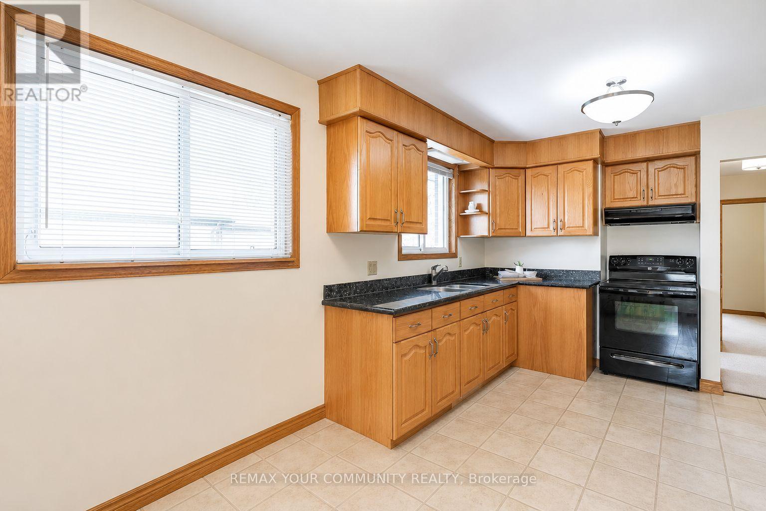 (Main Floor) - 212 Grove Street E, Barrie (Wellington), Ontario  L4M 2P9 - Photo 5 - S13742076