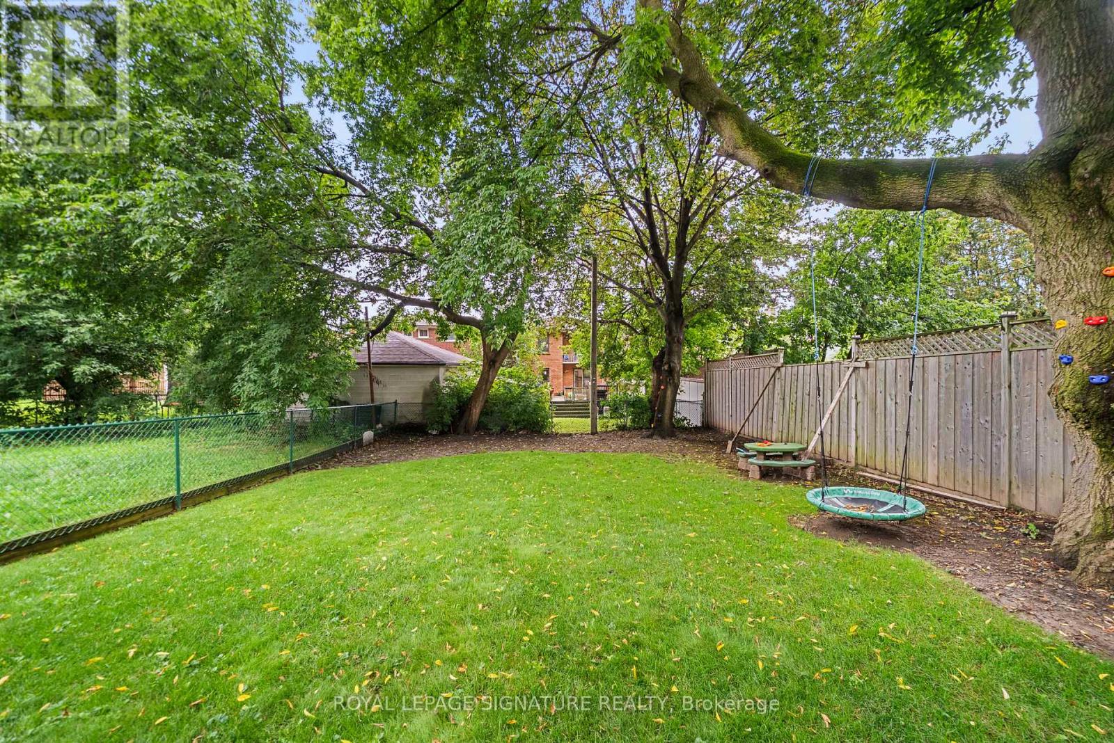 39 Regina Avenue, Toronto, Ontario  M6A 1R4 - Photo 37 - C13741526