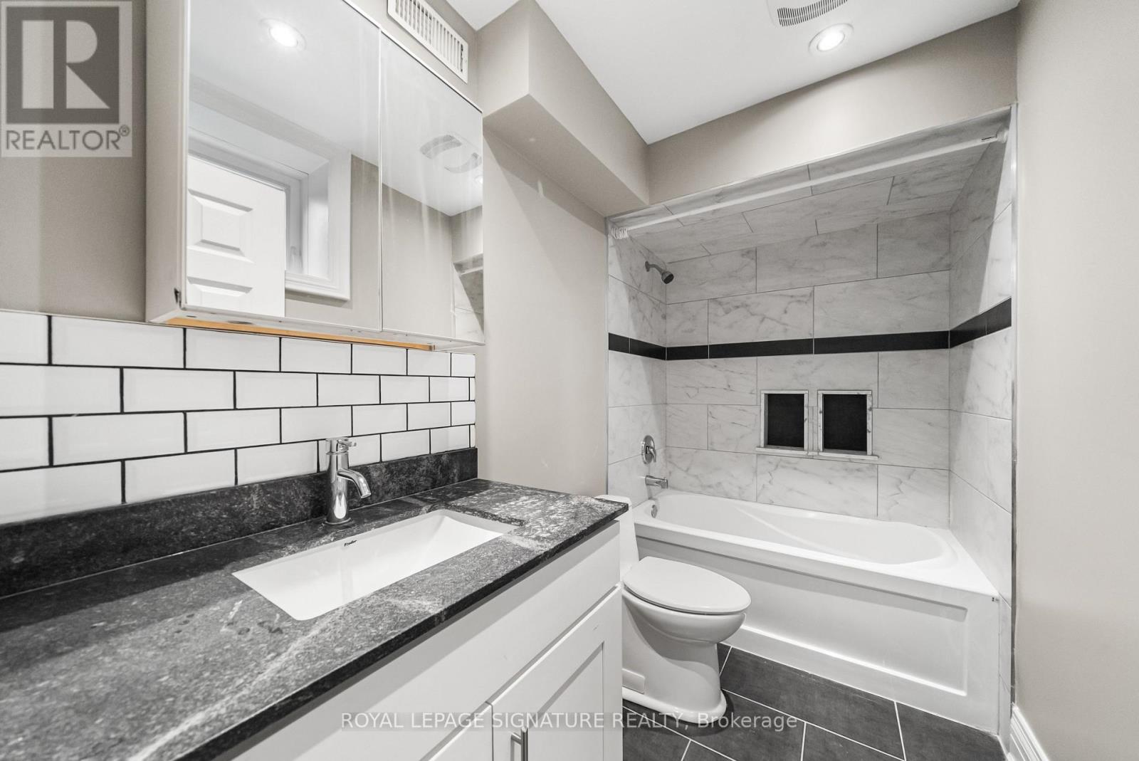 39 Regina Avenue, Toronto, Ontario  M6A 1R4 - Photo 34 - C13741526