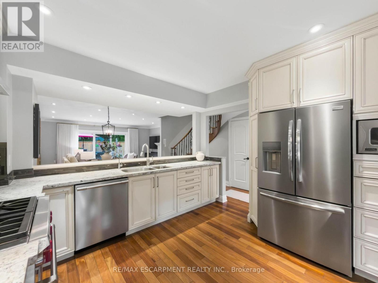45 Tradewind Drive, Oakville, Ontario  L6L 6K9 - Photo 11 - W13741964