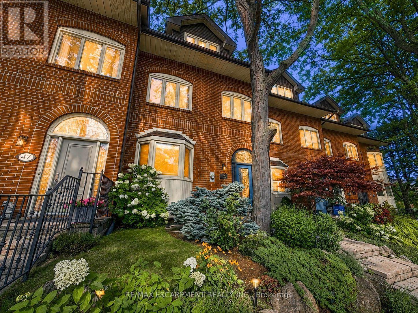 45 Tradewind Drive, Oakville, Ontario  L6L 6K9 - Photo 2 - W13741964