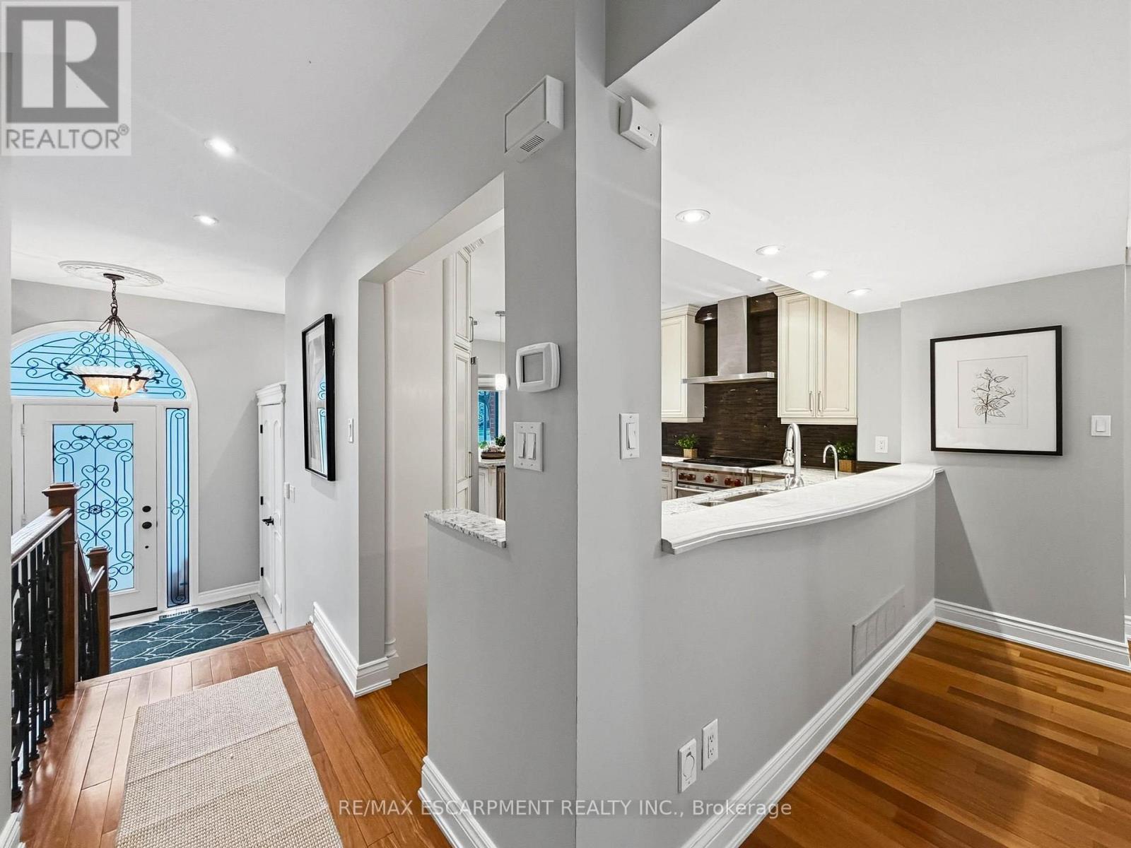 45 Tradewind Drive, Oakville, Ontario  L6L 6K9 - Photo 7 - W13741964