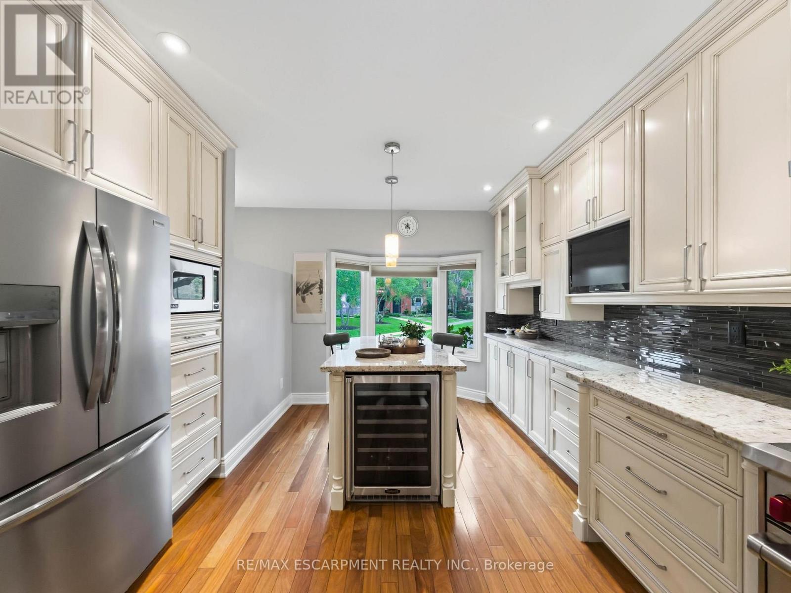 45 Tradewind Drive, Oakville, Ontario  L6L 6K9 - Photo 8 - W13741964