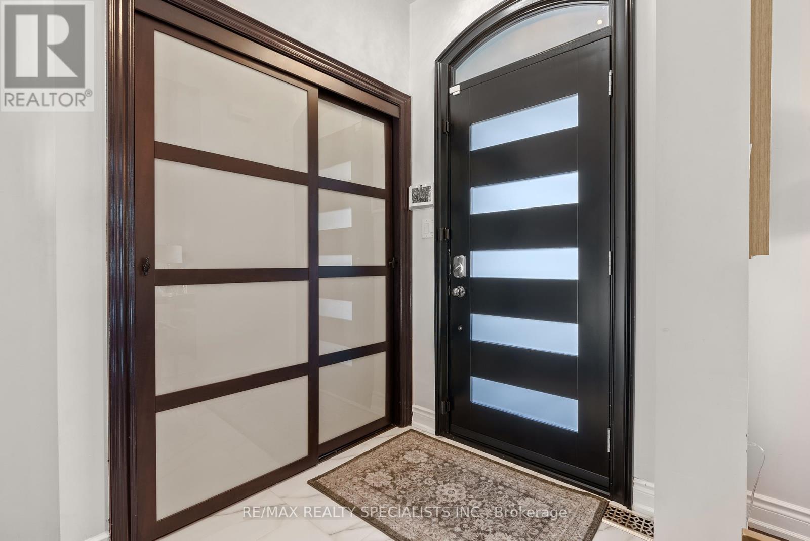 174 Milkweed Way, Oakville, Ontario  L6L 0A4 - Photo 5 - W13742002