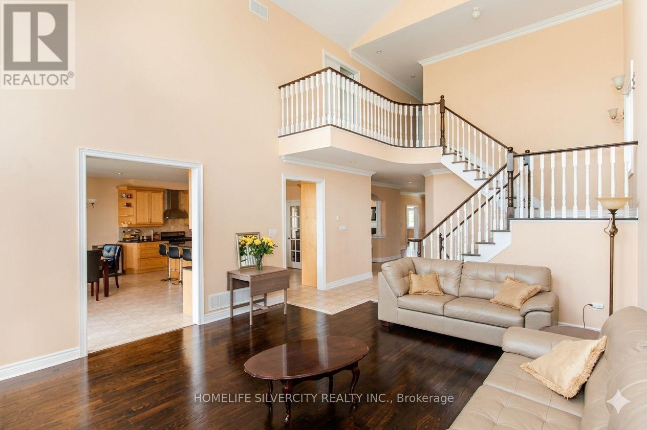 6717 Golden Hills Way, Mississauga, Ontario  L5W 1P1 - Photo 2 - W13742016