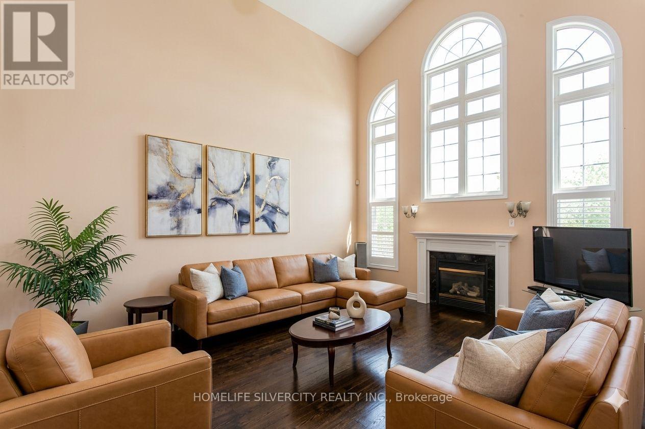 6717 Golden Hills Way, Mississauga, Ontario  L5W 1P1 - Photo 3 - W13742016
