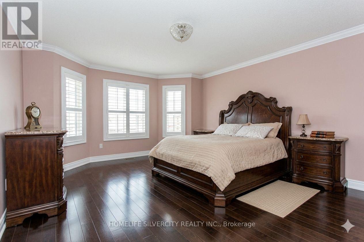 6717 Golden Hills Way, Mississauga, Ontario  L5W 1P1 - Photo 4 - W13742016
