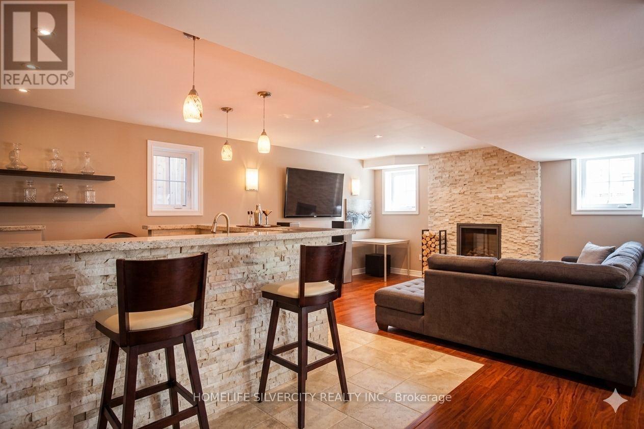 6717 Golden Hills Way, Mississauga, Ontario  L5W 1P1 - Photo 5 - W13742016