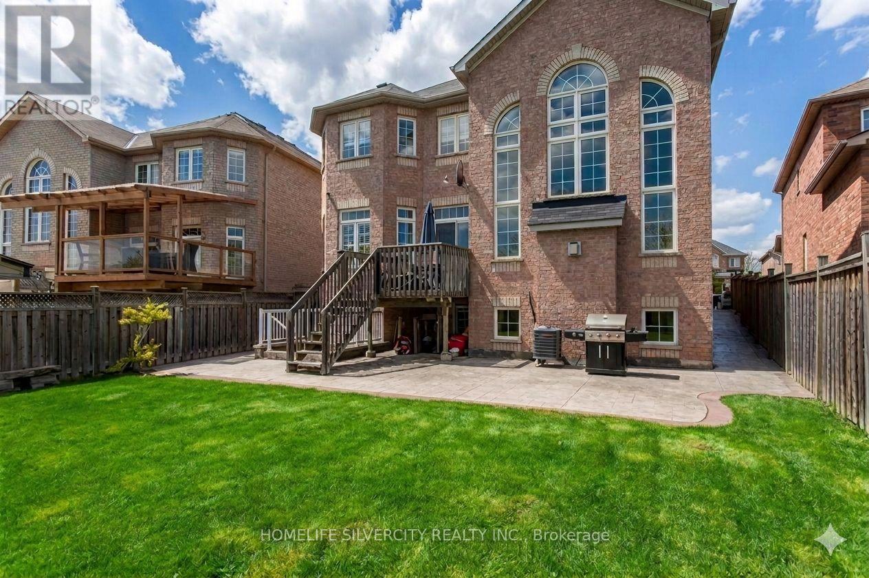 6717 Golden Hills Way, Mississauga, Ontario  L5W 1P1 - Photo 7 - W13742016